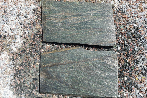 Verde Alpi Szerpentino 30 cm széles Lépőkő