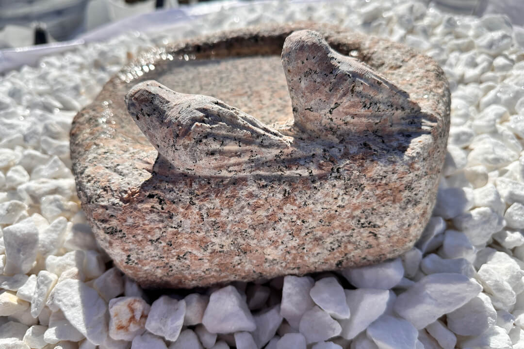 Gránit Madáritató d = 30 cm - Madárdíszitéssel